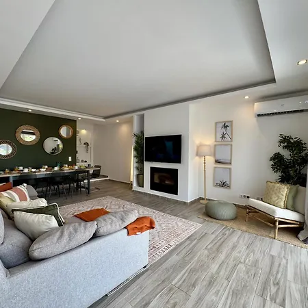 Browns With Pool By Homing Villa